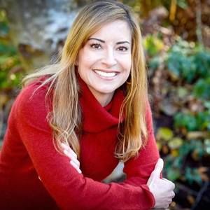 Meet your Posher, Larissa